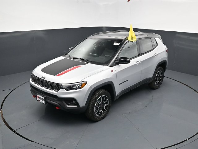 New 2026 Jeep Compass Trailhawk w/ Sun, Sound & Navigation Group AWD/4WD image 33