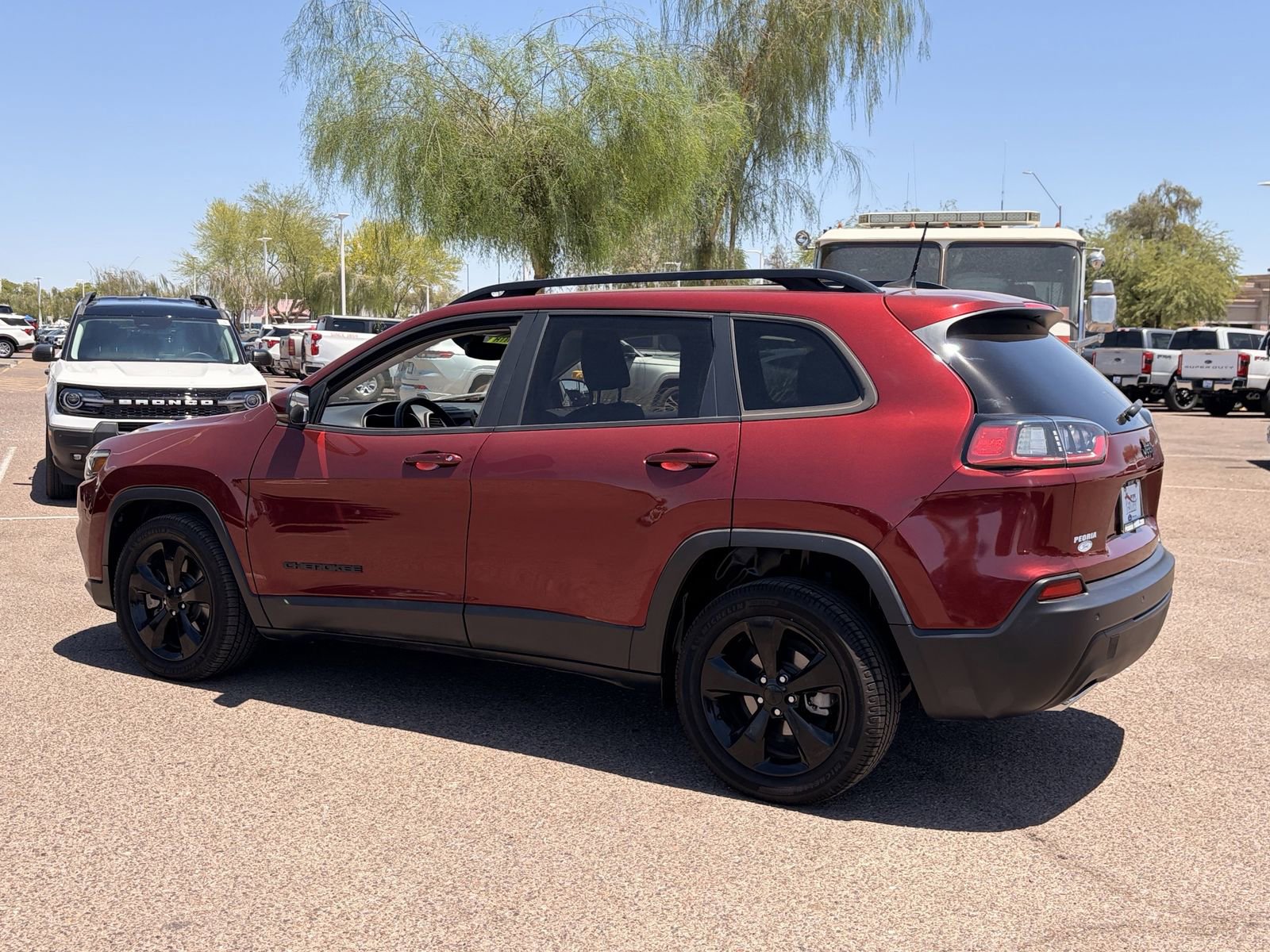 Used 2020 Jeep Cherokee Latitude Plus FWD image 30