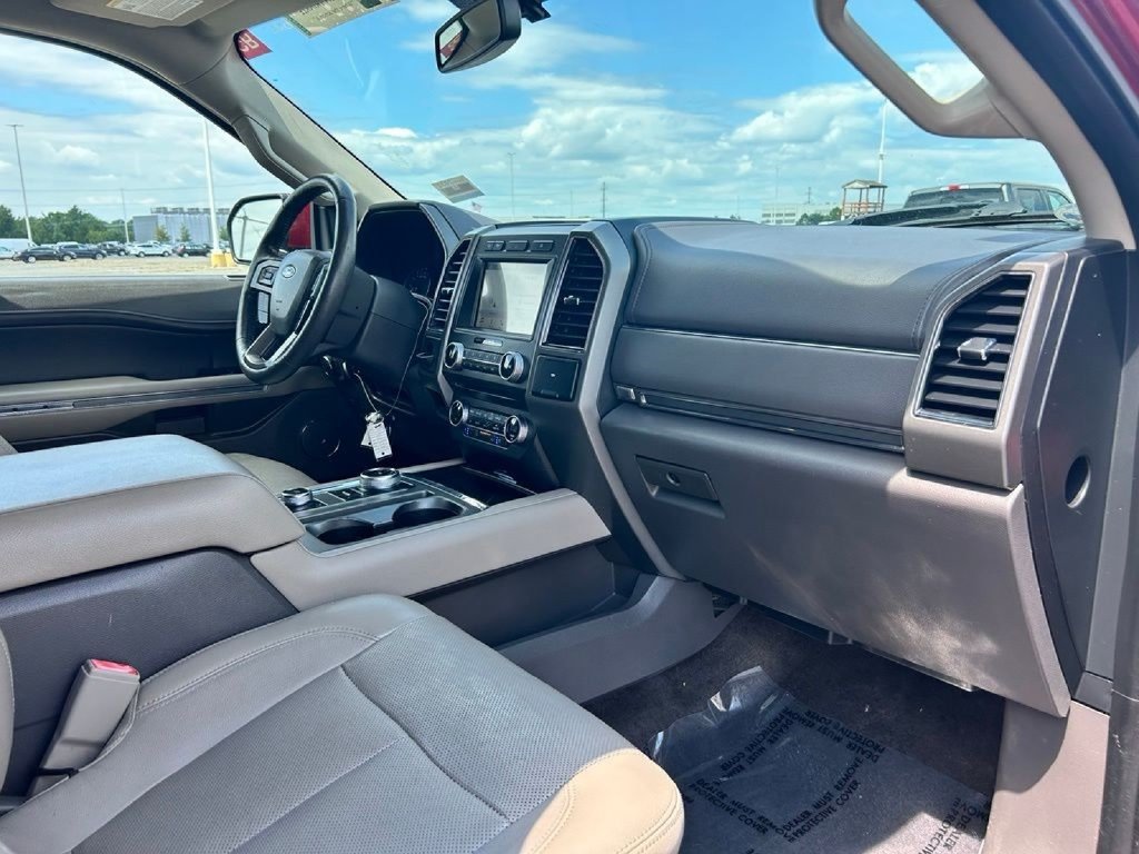 Used 2018 Ford Expedition Max XLT w/ Equipment Group 202A AWD/4WD image 11