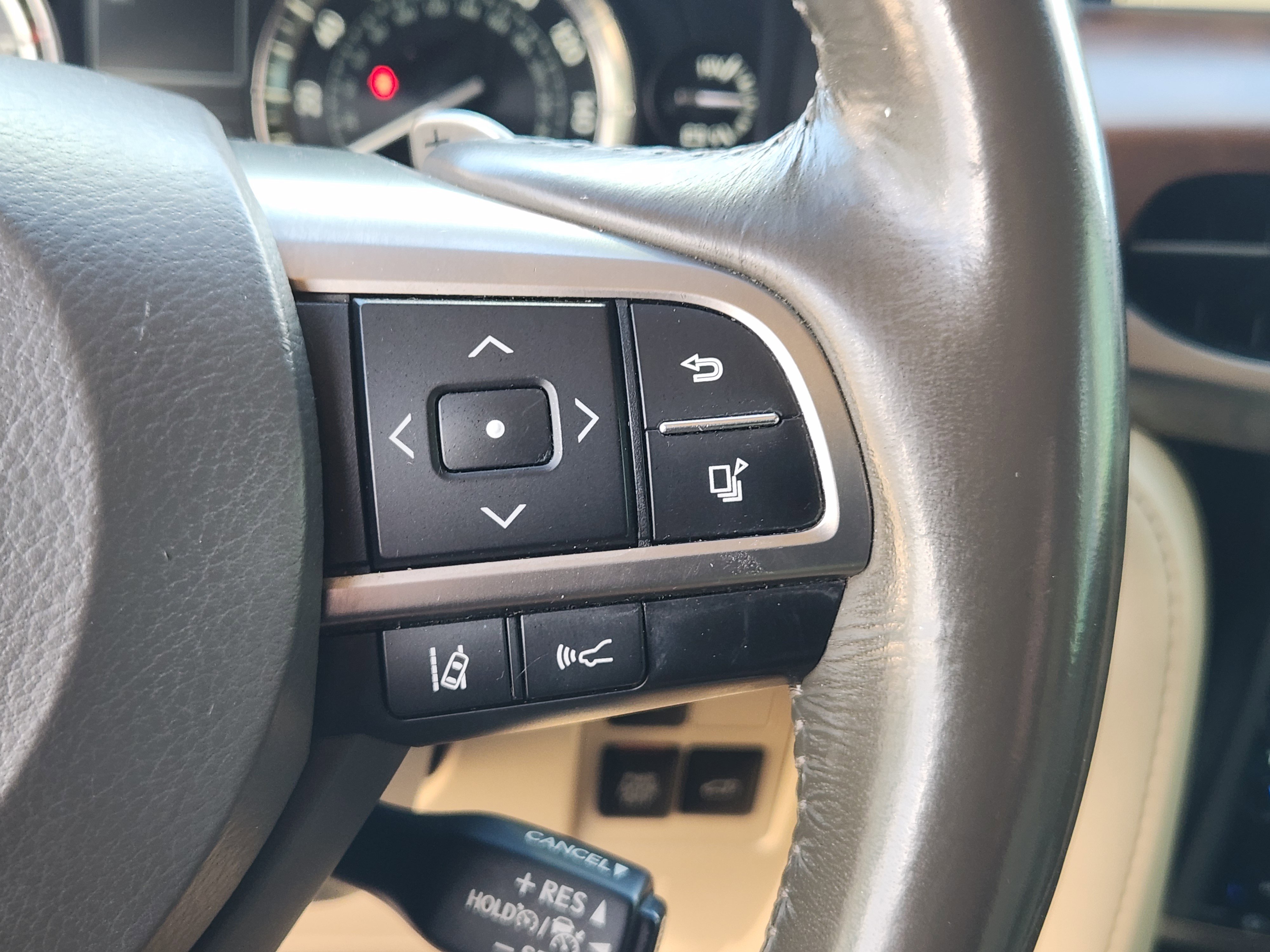 Used 2016 Lexus LX 570 4WD image 35