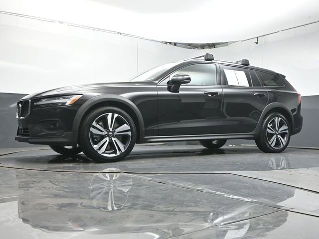 Used 2023 Volvo V60 B5 Cross Country Plus w/ Climate Package image 35