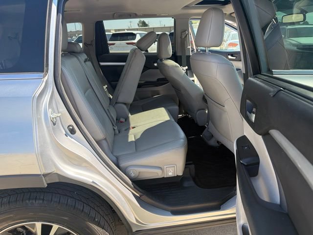Used 2016 Toyota Highlander XLE FWD image 23