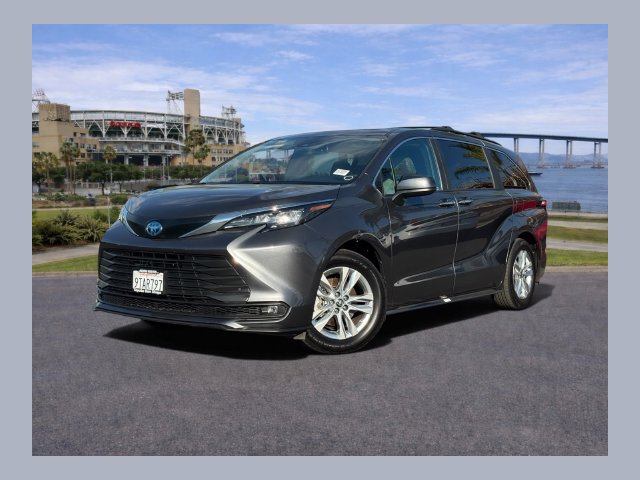 New 2025 Toyota Sienna XLE w/ XLE Plus Package