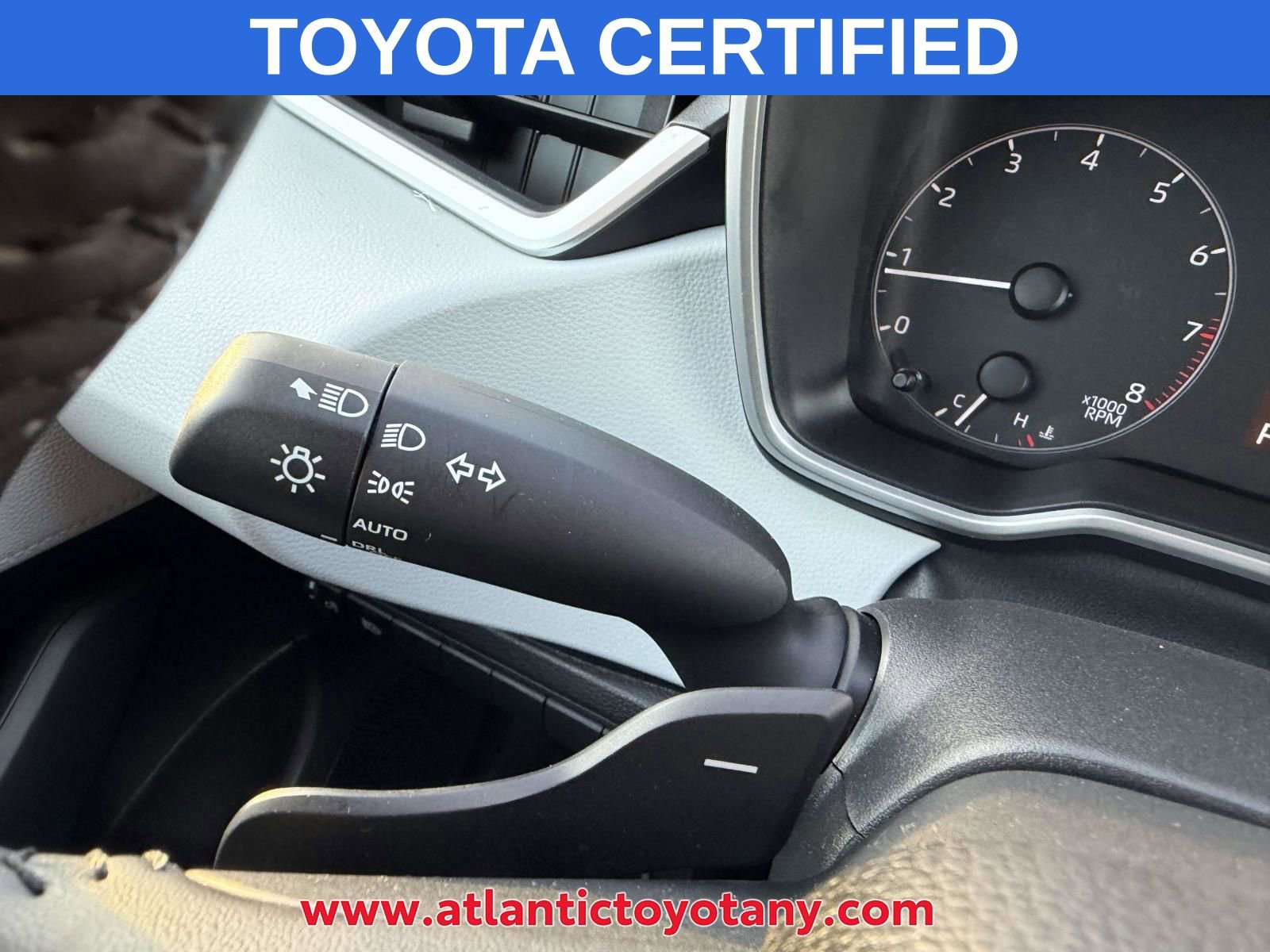 Certified 2025 Toyota Corolla SE image 29