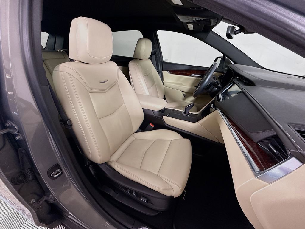 Used 2018 Cadillac XT5 Luxury w/ Driver Awareness Package image 30