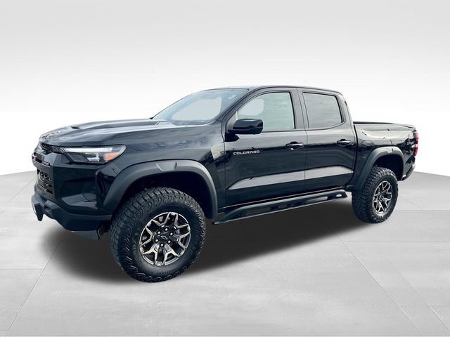 Used 2024 Chevrolet Colorado ZR2 w/ Technology Package AWD/4WD image 2