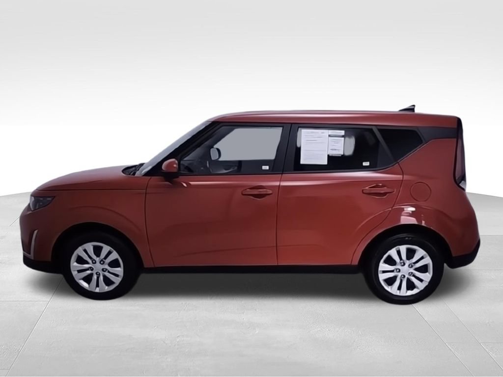 Used 2025 Kia Soul LX FWD image 6