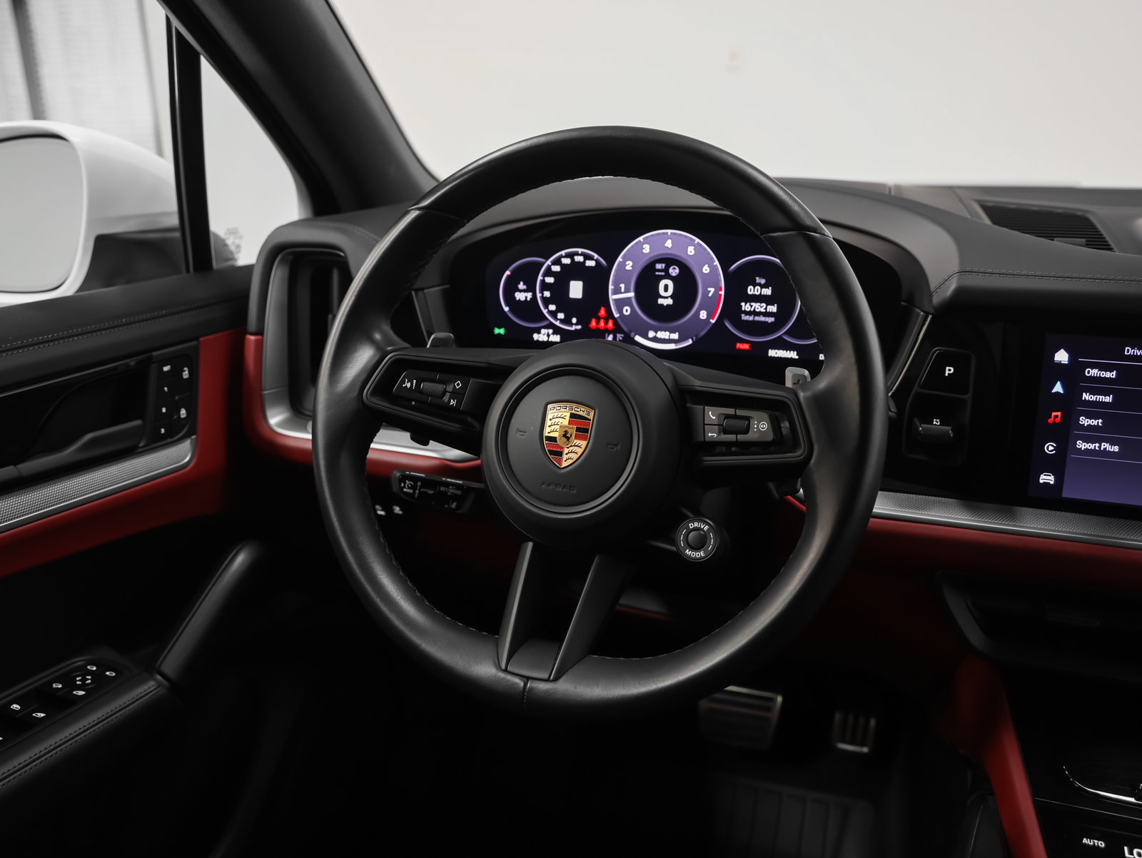 Certified 2025 Porsche Cayenne S AWD/4WD image 28
