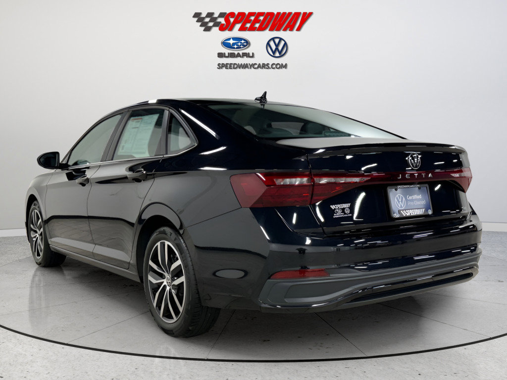 Certified 2025 Volkswagen Jetta SE image 5
