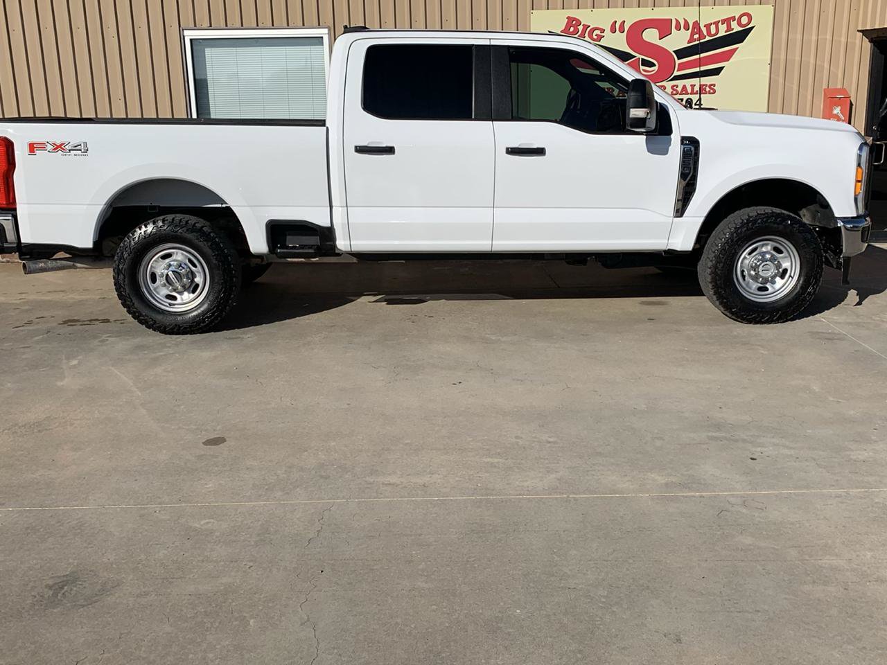 Used 2023 Ford F250 XL w/ FX4 Off-Road Package AWD/4WD image 6