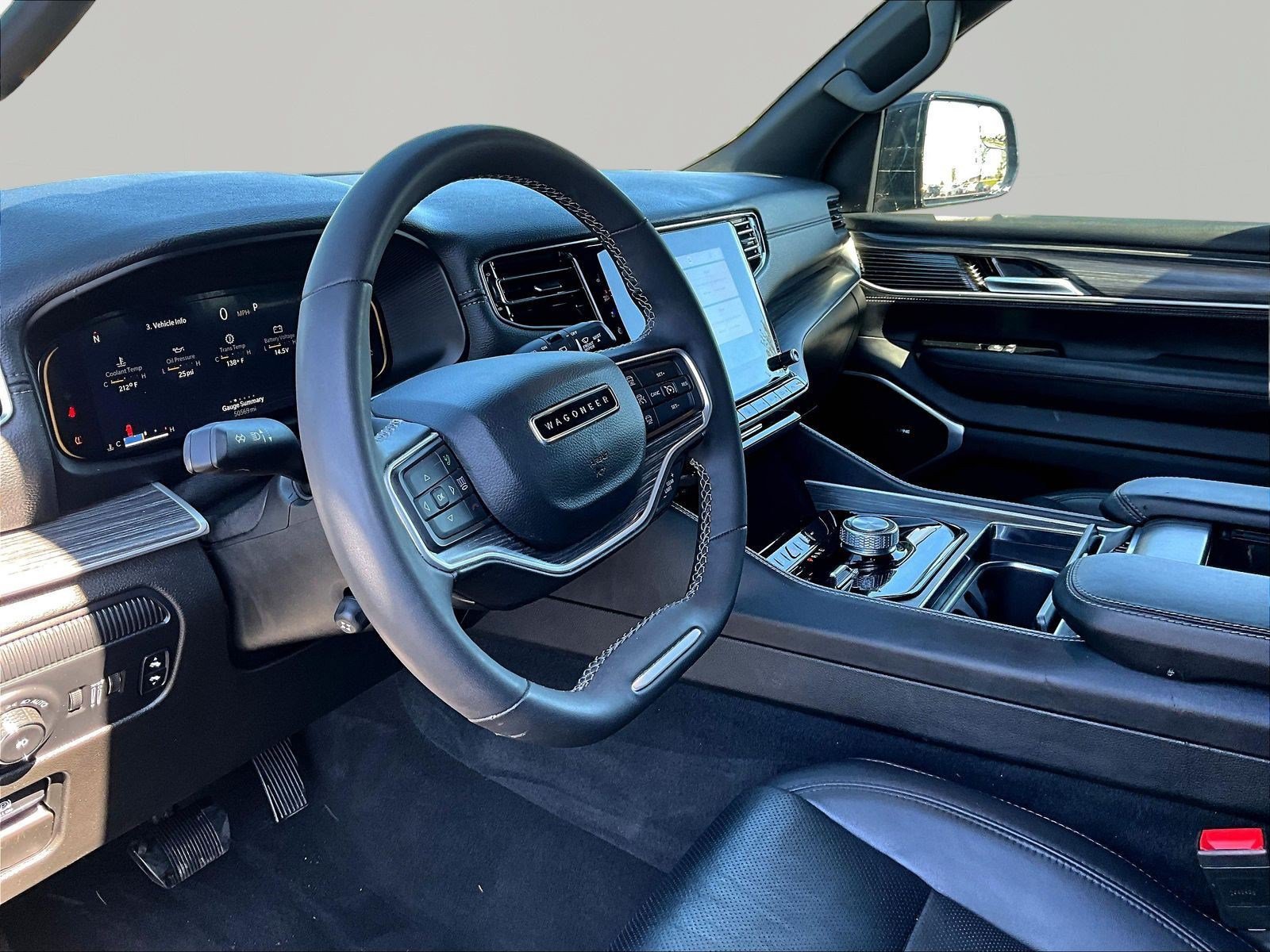 Used 2024 Jeep Wagoneer L Series II w/ Flexible Seating Group AWD/4WD image 17