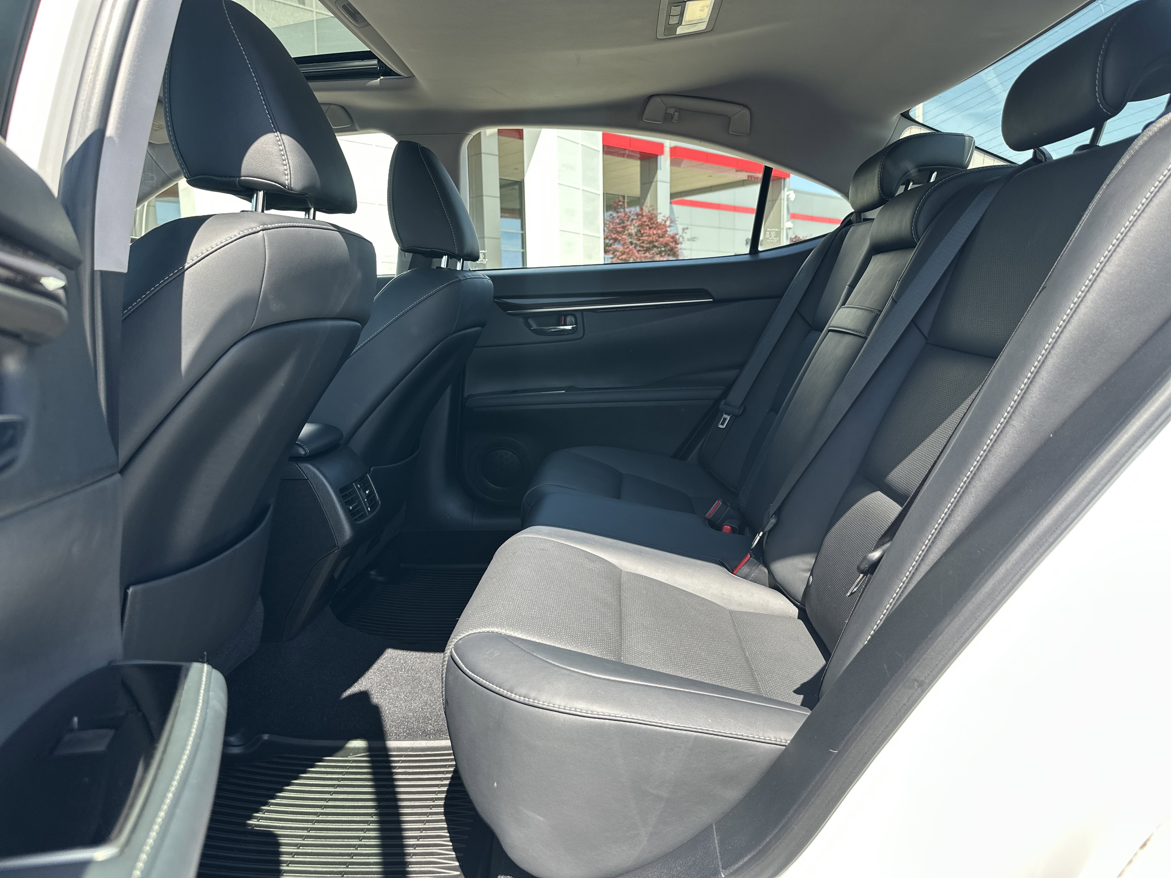 Used 2016 Lexus ES 350 w/ Premium Package w/Wood Trim FWD image 19