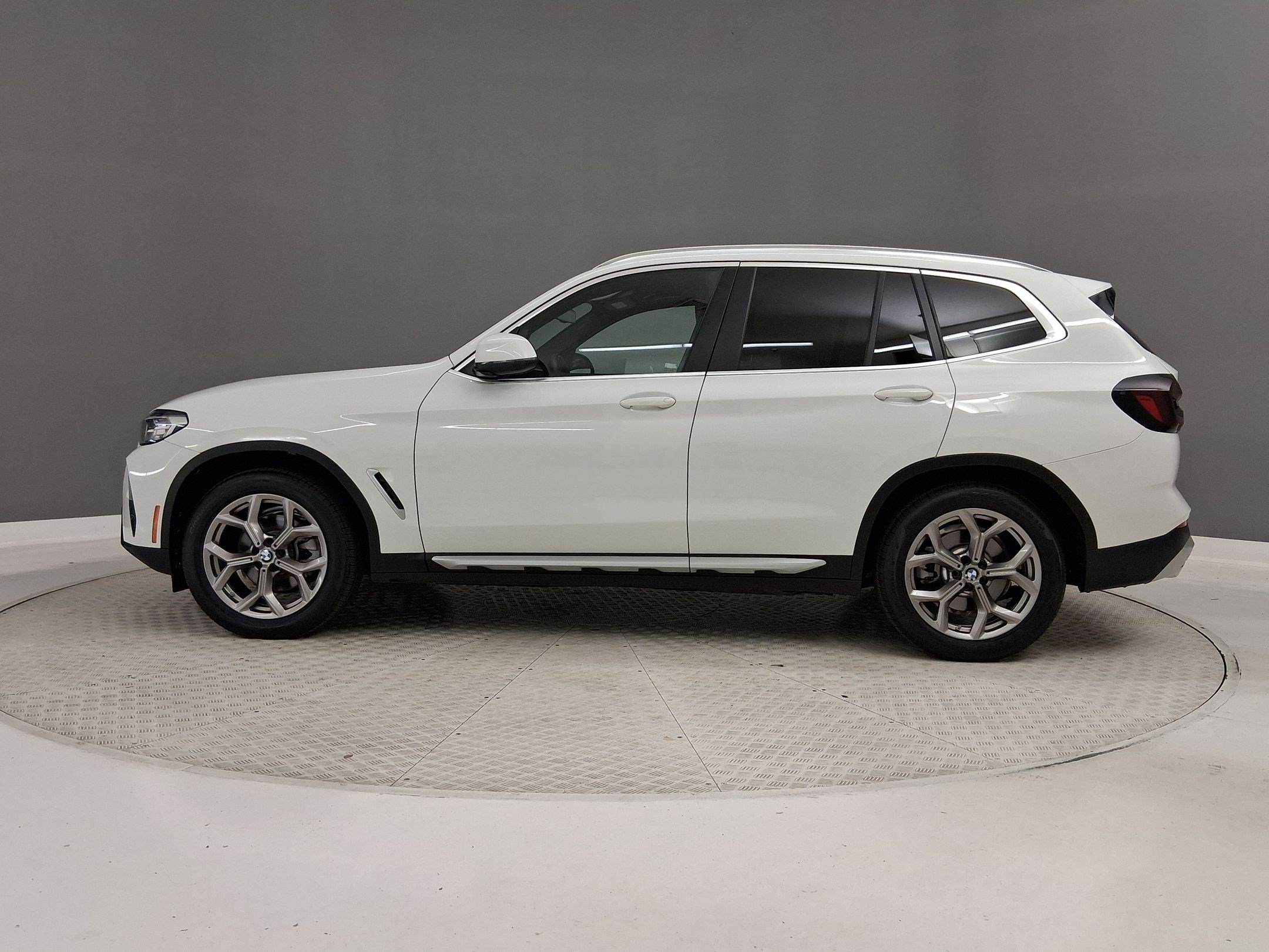 Used 2023 BMW X3 xDrive30i w/ Convenience Package w/ZPA AWD/4WD image 2