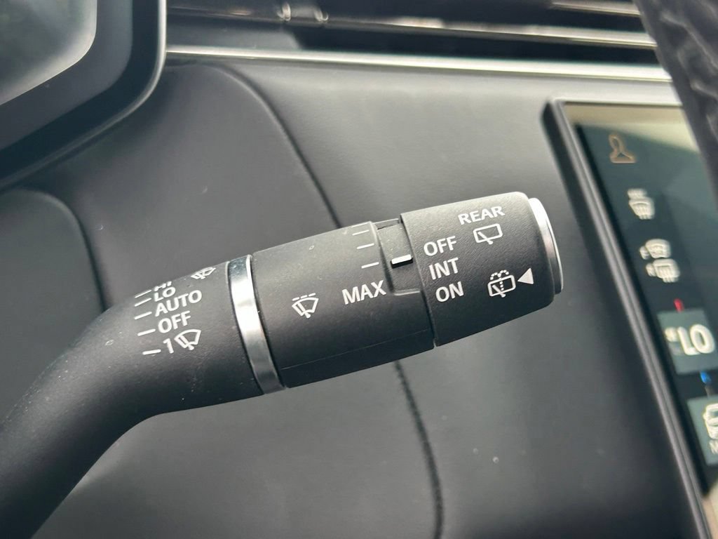 Used 2025 Land Rover Range Rover Sport SE AWD/4WD image 25