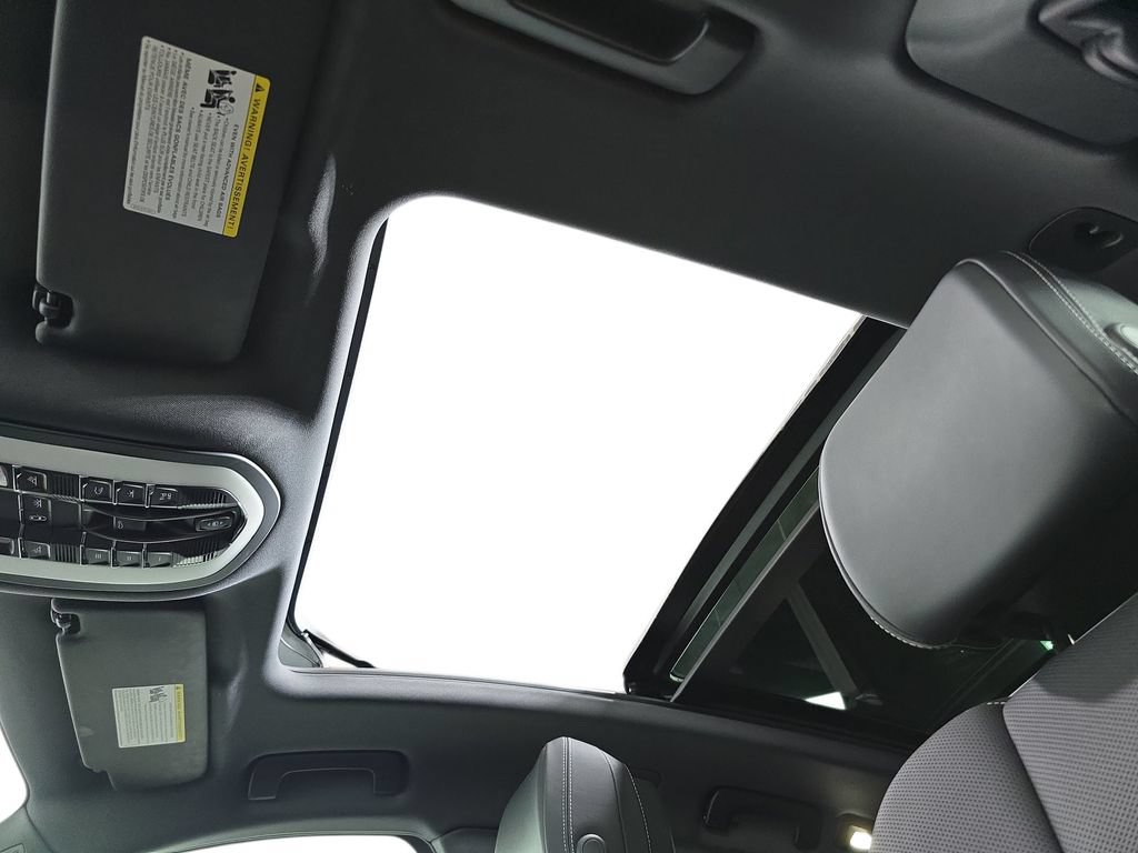 Certified 2025 Porsche Macan S AWD/4WD image 28