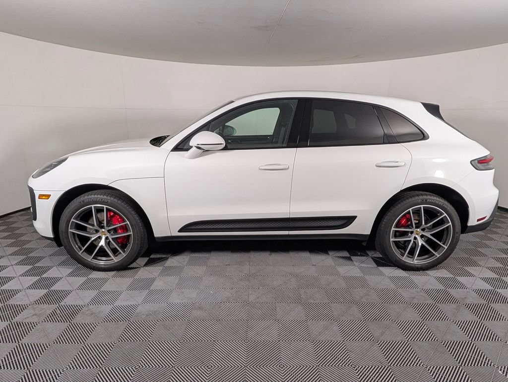 Certified 2023 Porsche Macan S AWD/4WD image 2