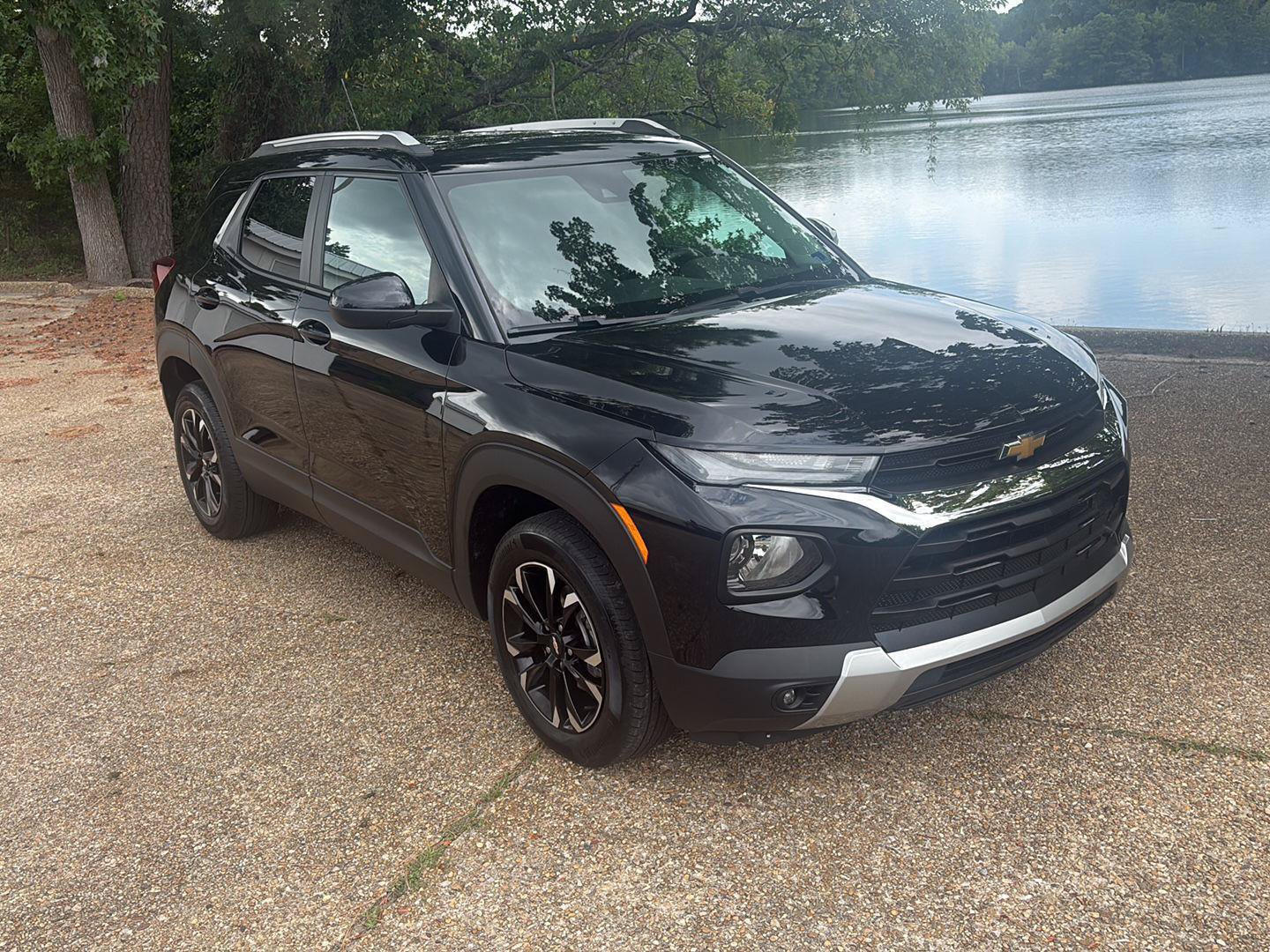 Used 2023 Chevrolet TrailBlazer LT w/ Convenience Package AWD/4WD image 2