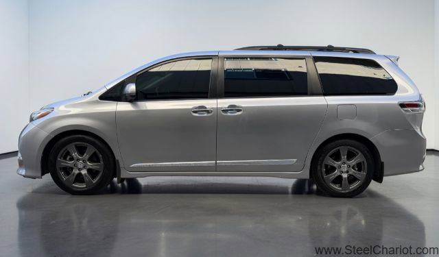 Used 2017 Toyota Sienna SE w/ Protection Package image 3