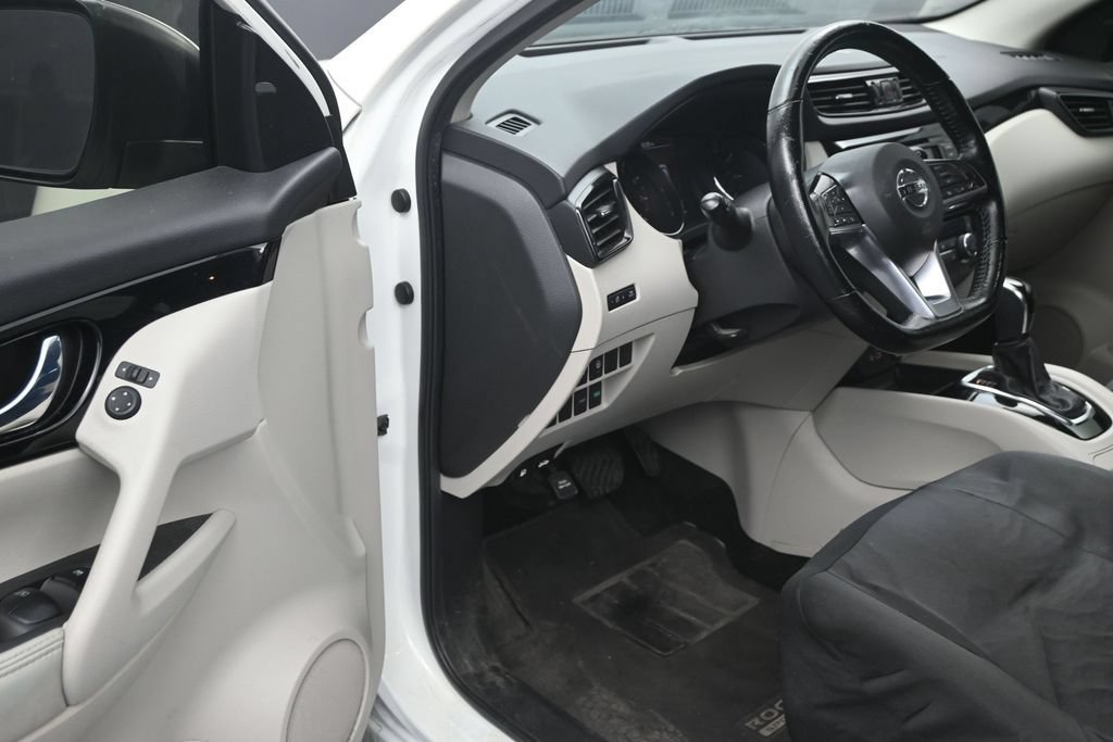 Used 2022 Nissan Rogue Sport SV FWD image 11