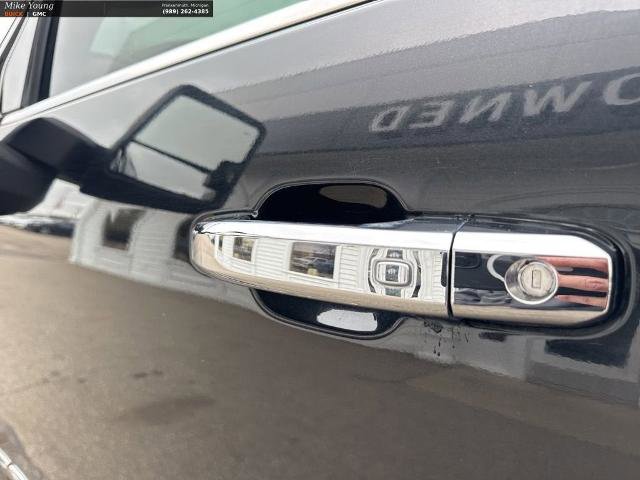 Certified 2022 GMC Sierra 2500 Denali w/ Denali Black Diamond Edition AWD/4WD image 11