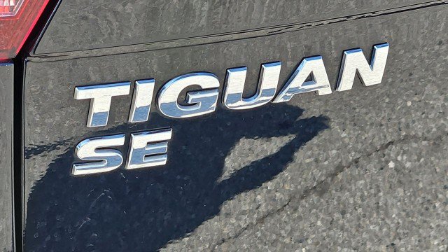 Used 2021 Volkswagen Tiguan SE R-Line FWD image 32