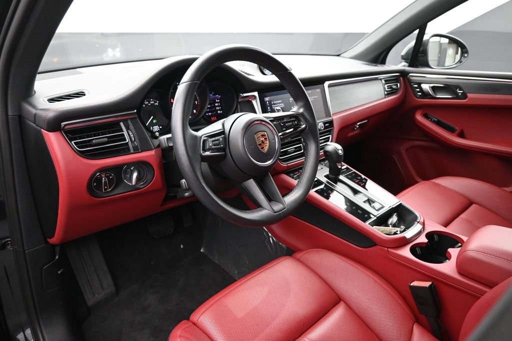 Certified 2024 Porsche Macan GTS AWD/4WD image 4