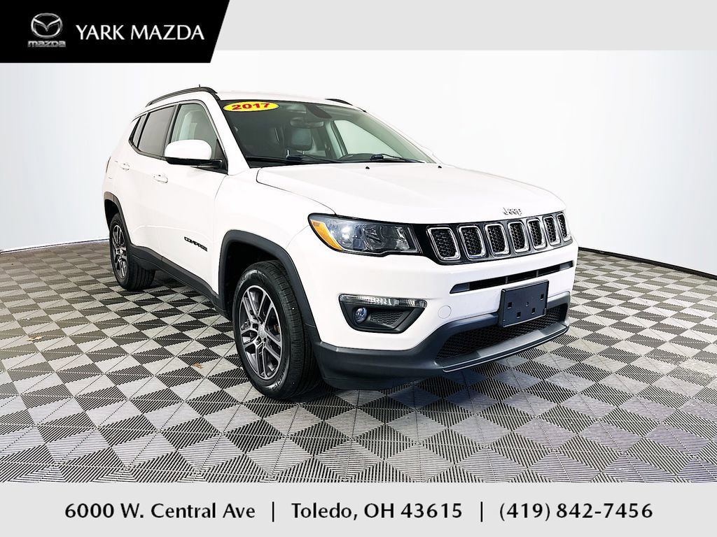 Used 2017 Jeep Compass Latitude image 1