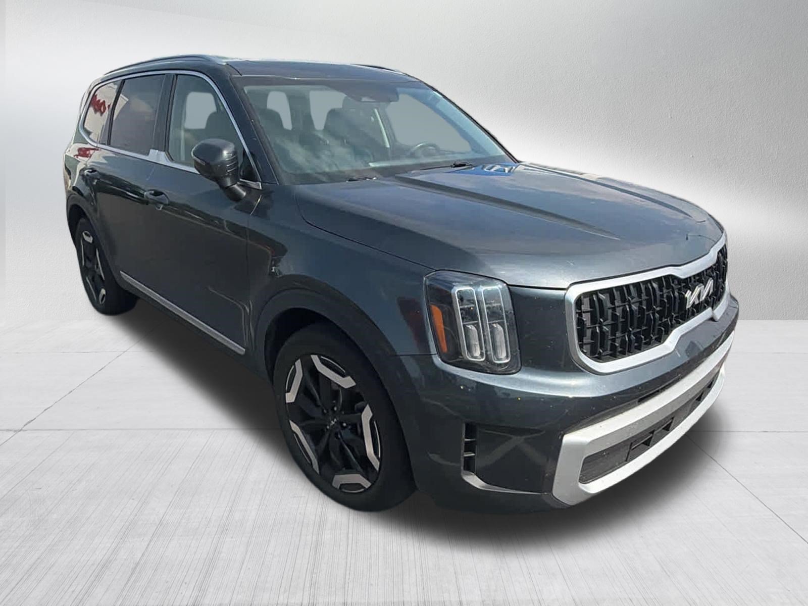 Used 2024 Kia Telluride EX AWD/4WD image 3