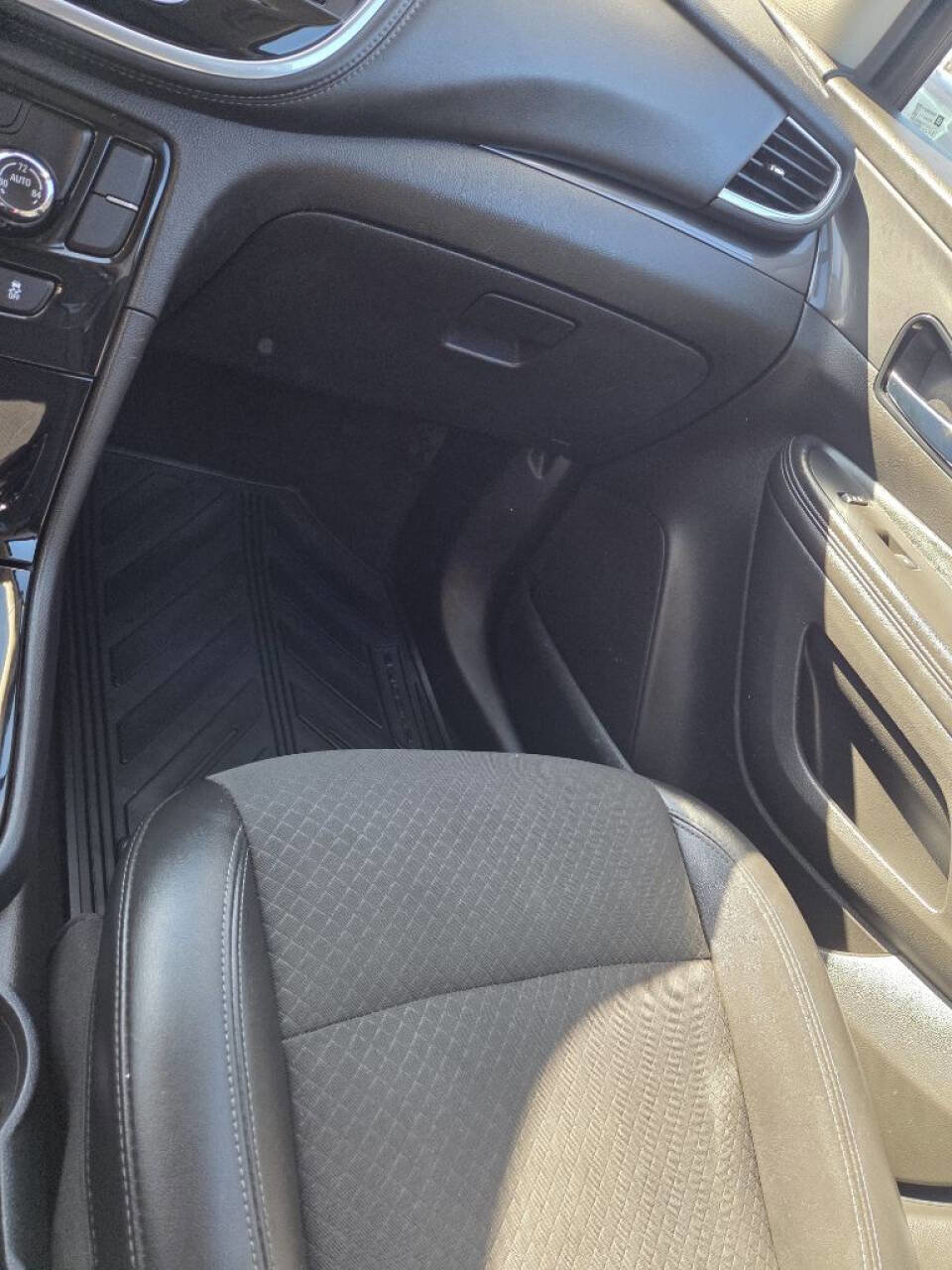 Used 2018 Buick Encore Preferred image 16