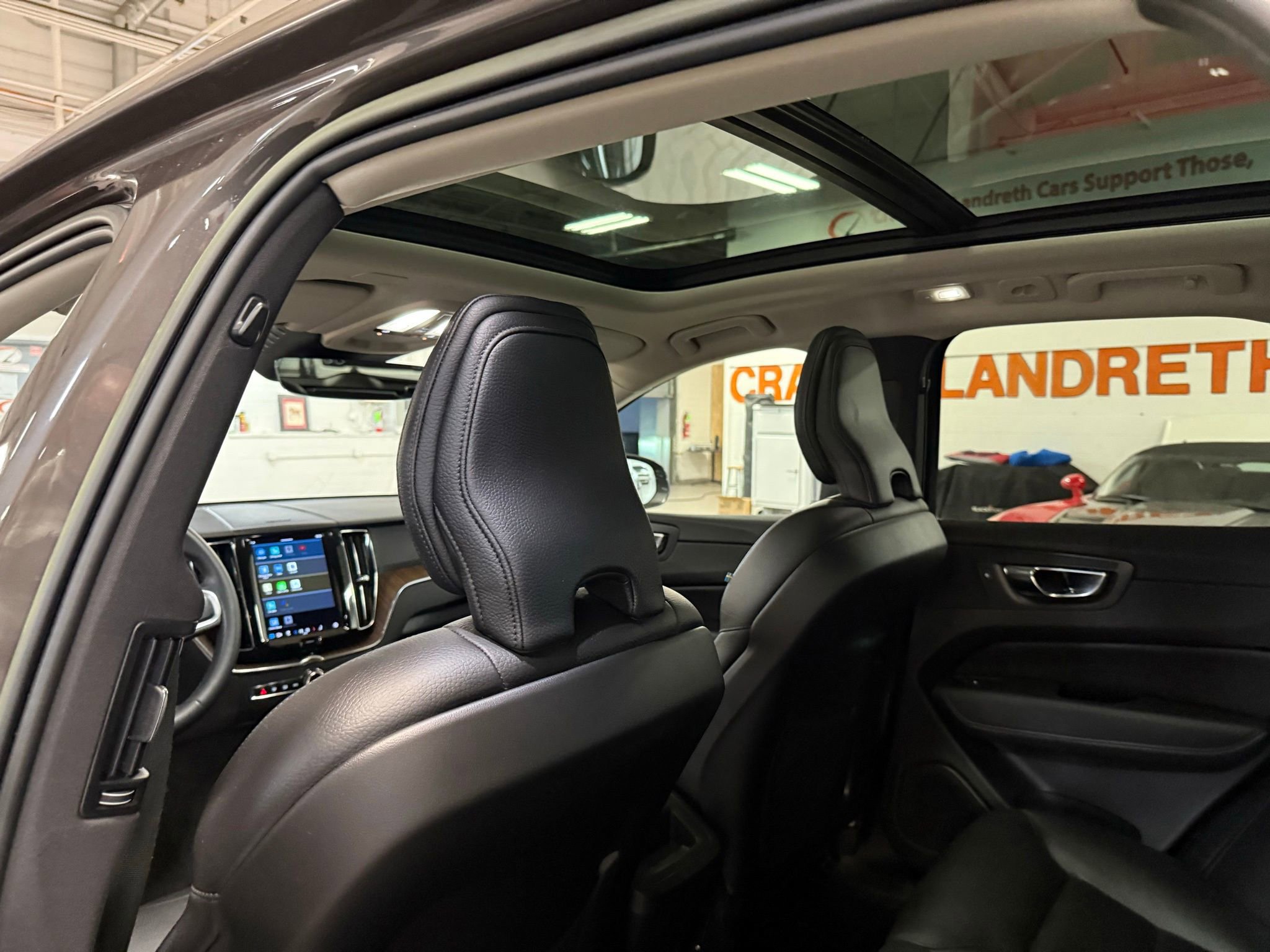 Used 2022 Volvo XC60 B5 Momentum w/ Climate Package image 33