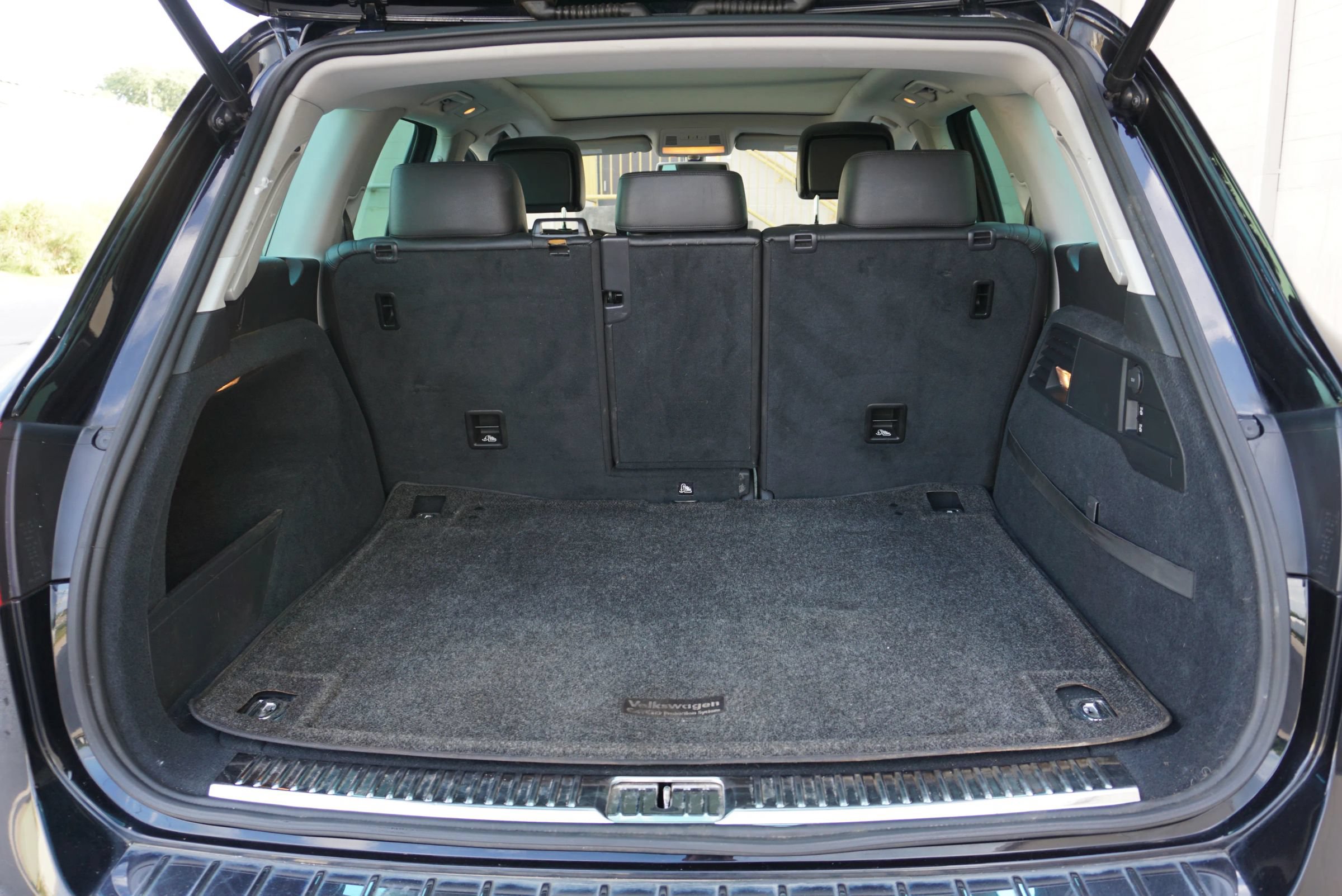 Used 2014 Volkswagen Touareg Sport AWD/4WD image 17
