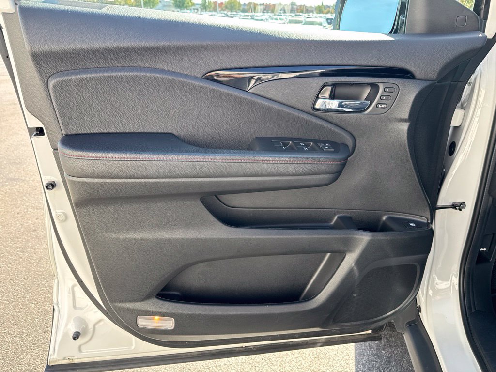 Certified 2024 Honda Ridgeline Black Edition image 32
