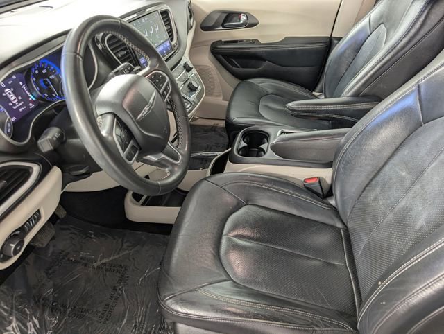 Used 2022 Chrysler Pacifica Touring-L image 13