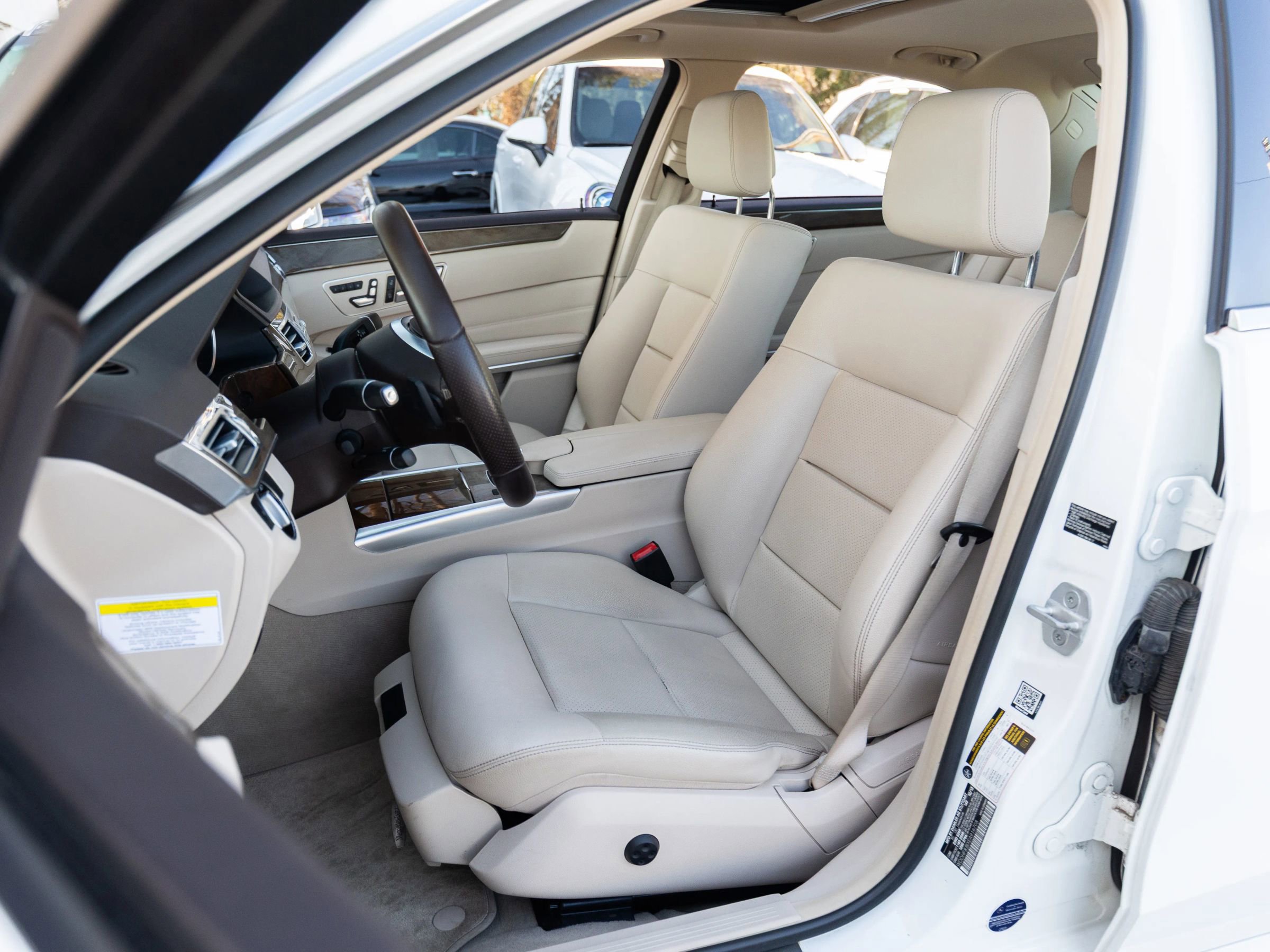 Used 2014 Mercedes-Benz E 350 4MATIC Sedan image 2