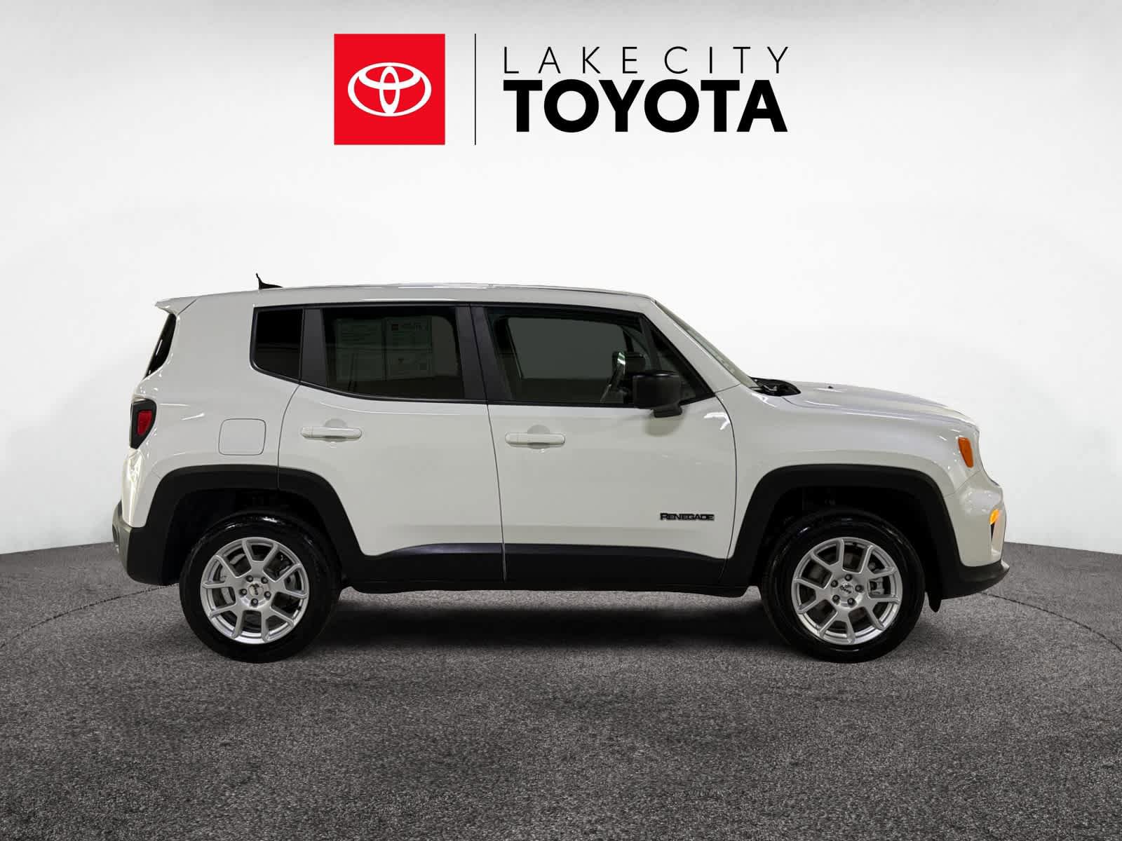 Used 2023 Jeep Renegade Latitude image 11