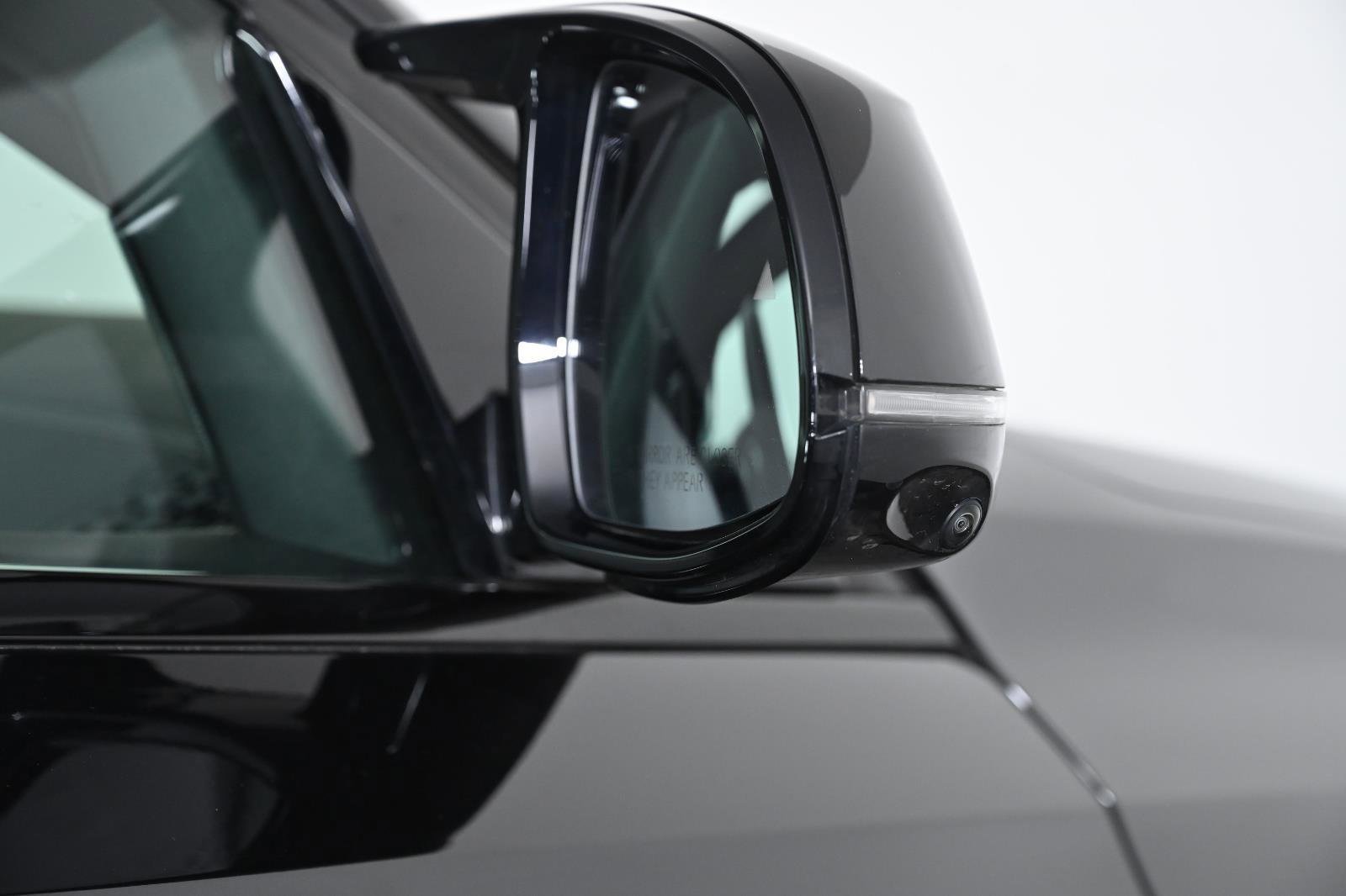 Used 2024 BMW X6 M60i image 11