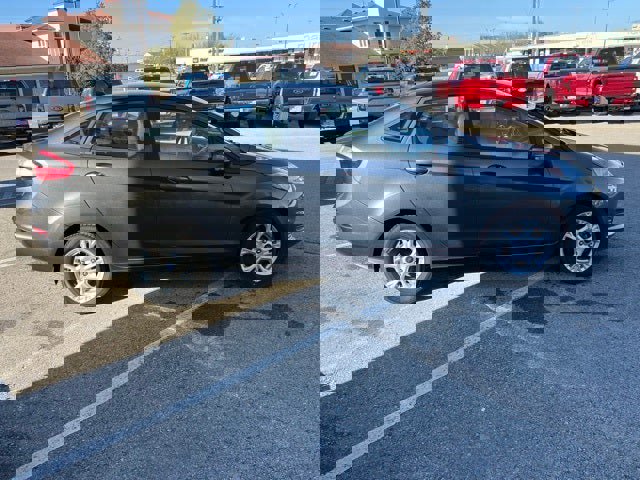 Used 2015 Ford Fiesta SE image 6