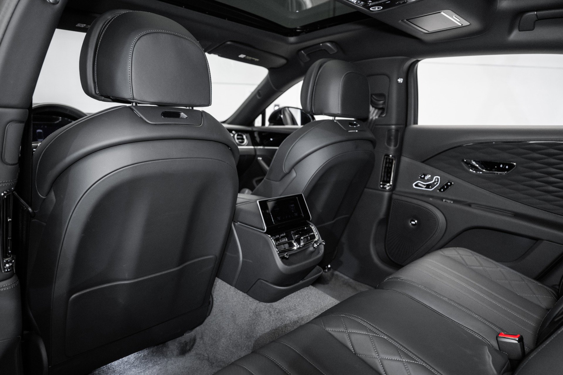 Used 2024 Bentley Flying Spur W12 image 23