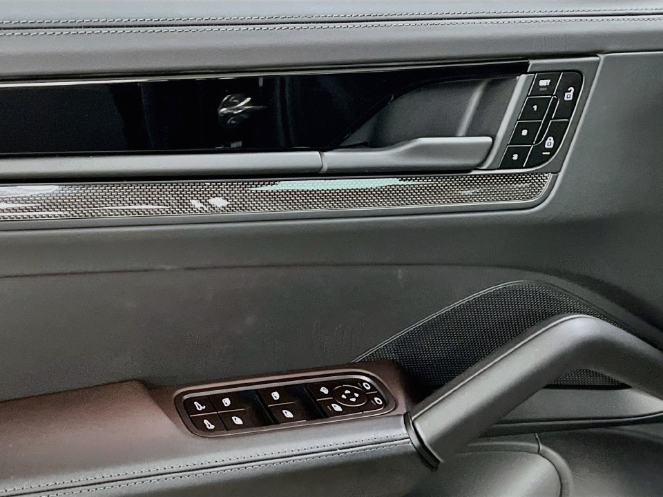 Certified 2025 Porsche Cayenne GTS AWD/4WD image 20