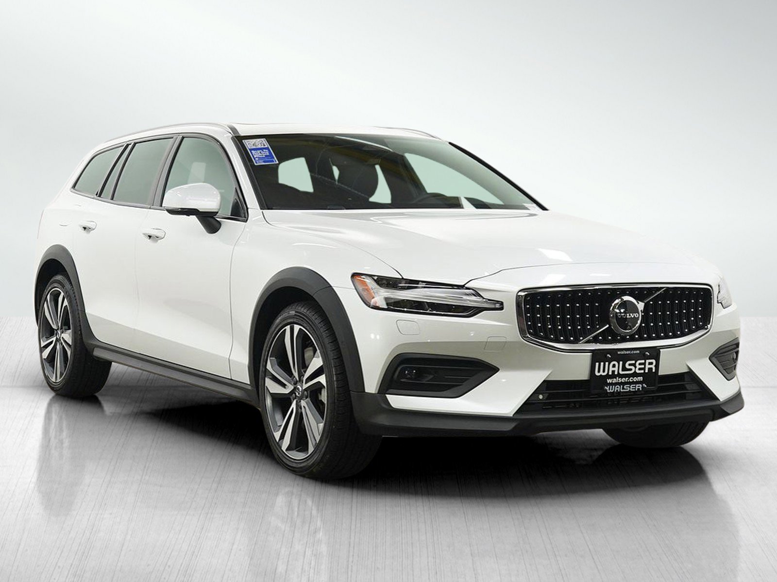 Used 2025 Volvo V60 B5 Cross Country Plus AWD/4WD image 7