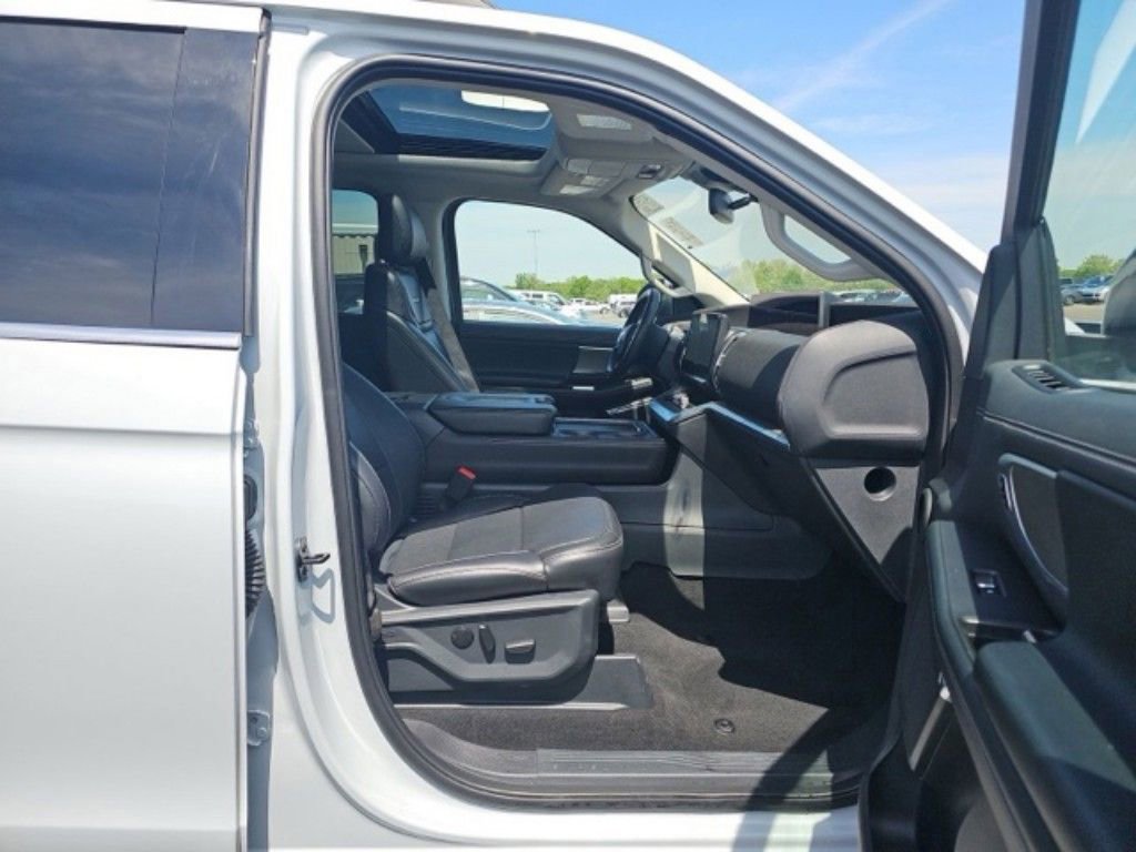 Used 2025 Ford Expedition Platinum AWD/4WD image 9
