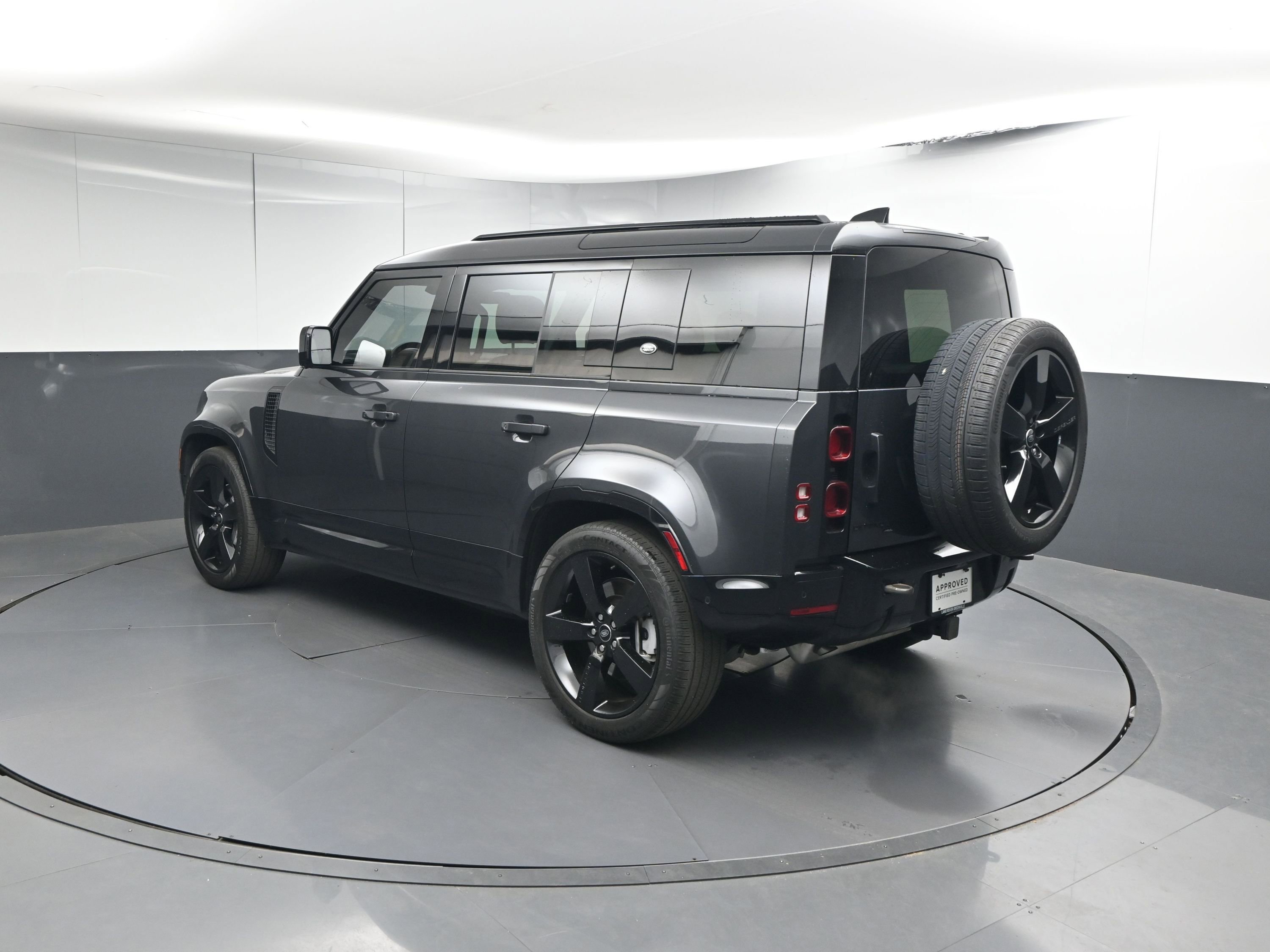 Used 2023 Land Rover Defender 110 X-Dynamic SE image 24