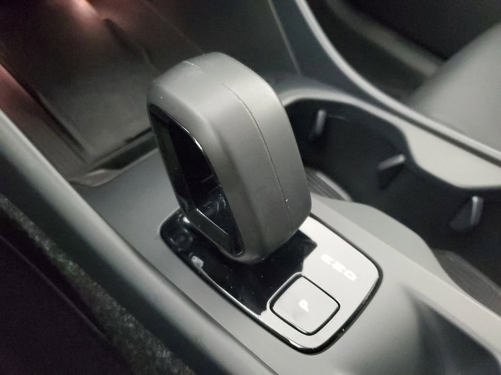 Certified 2025 Volvo XC40 B5 Core image 34