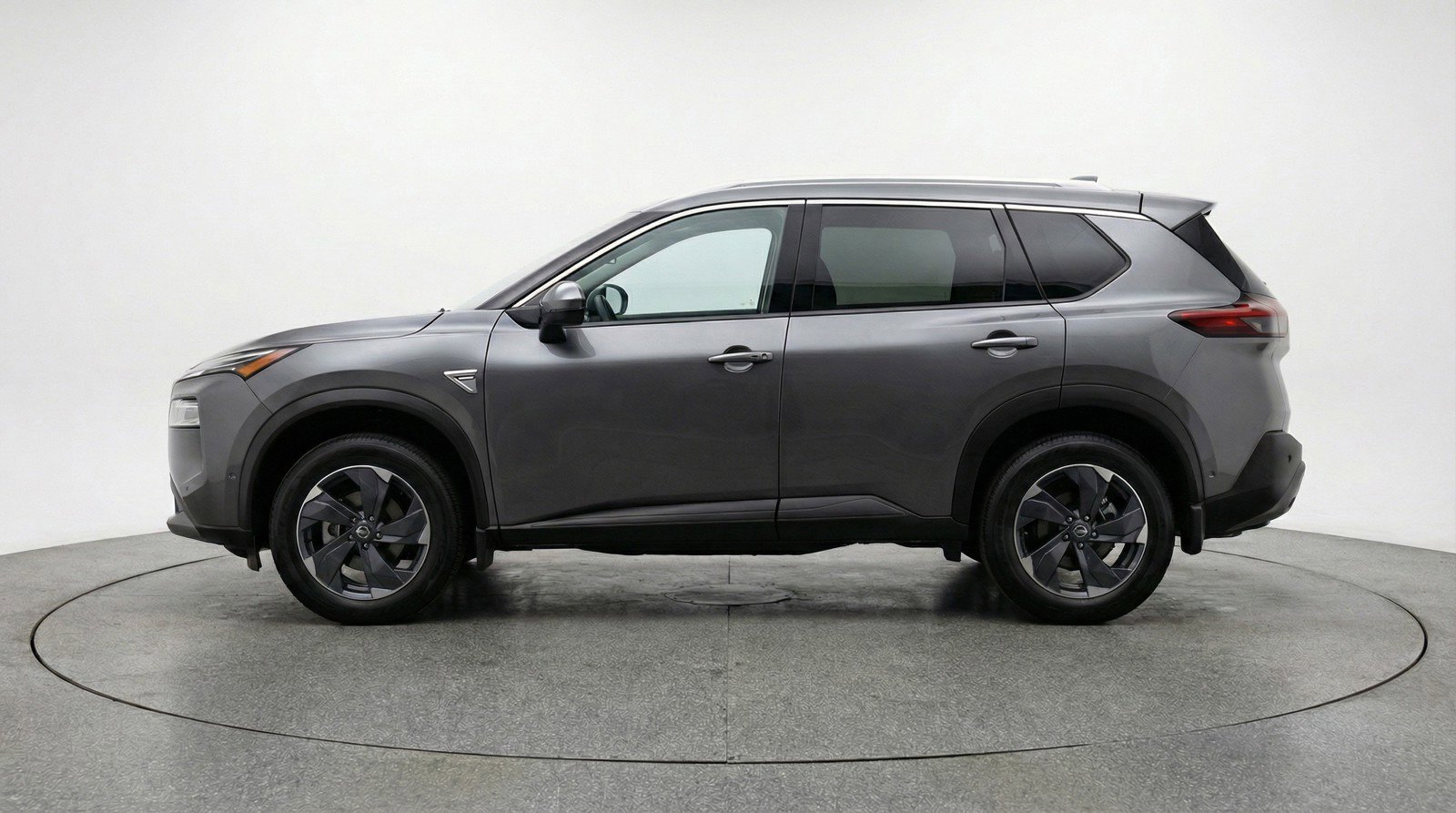 Used 2025 Nissan Rogue SV image 5