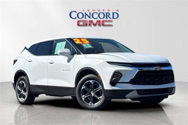 Used 2025 Chevrolet Blazer LT image 1