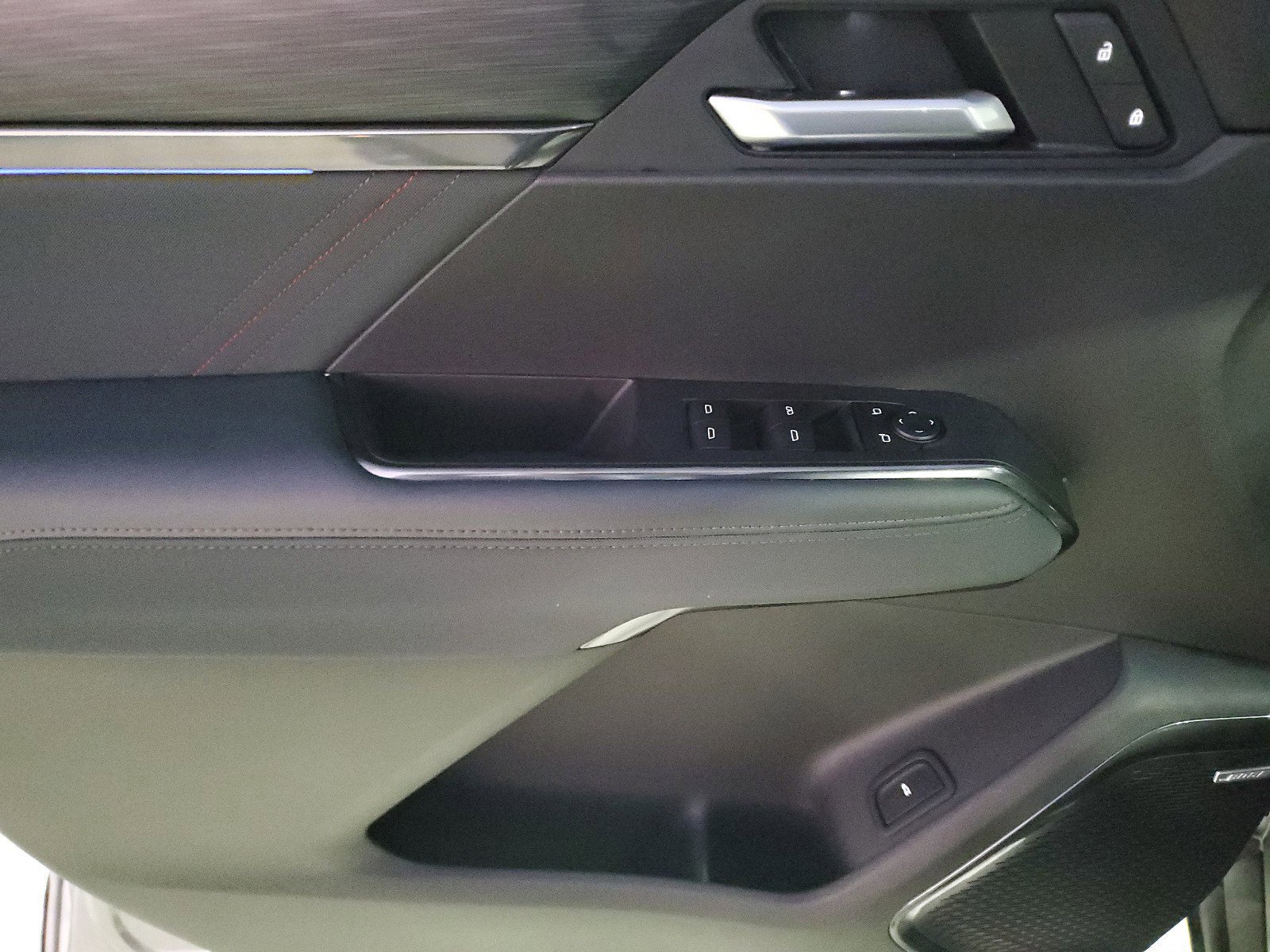 Used 2025 GMC Acadia AT4 image 16