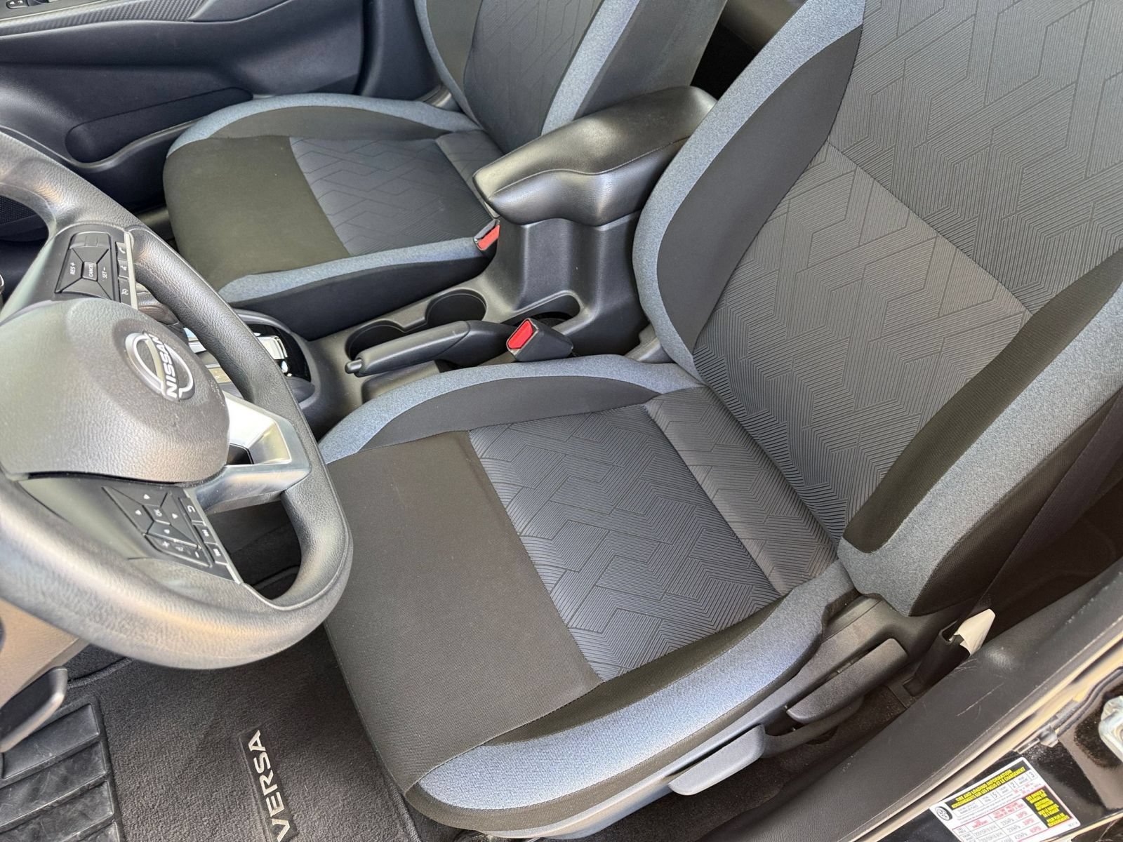 Used 2025 Nissan Versa SV FWD image 31