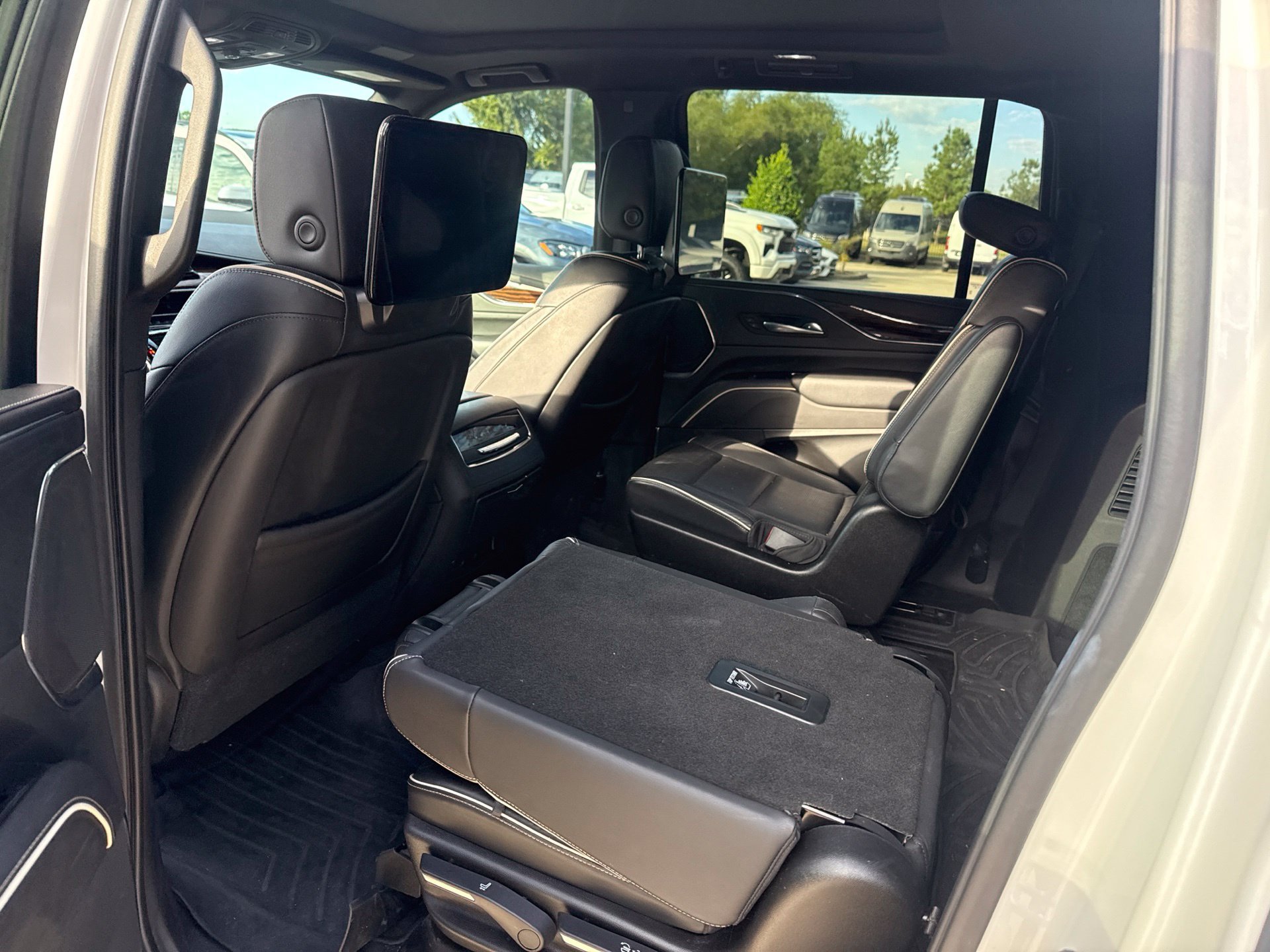Used 2021 Cadillac Escalade ESV Premium Luxury w/ Driver Assist Tech Package RWD image 10