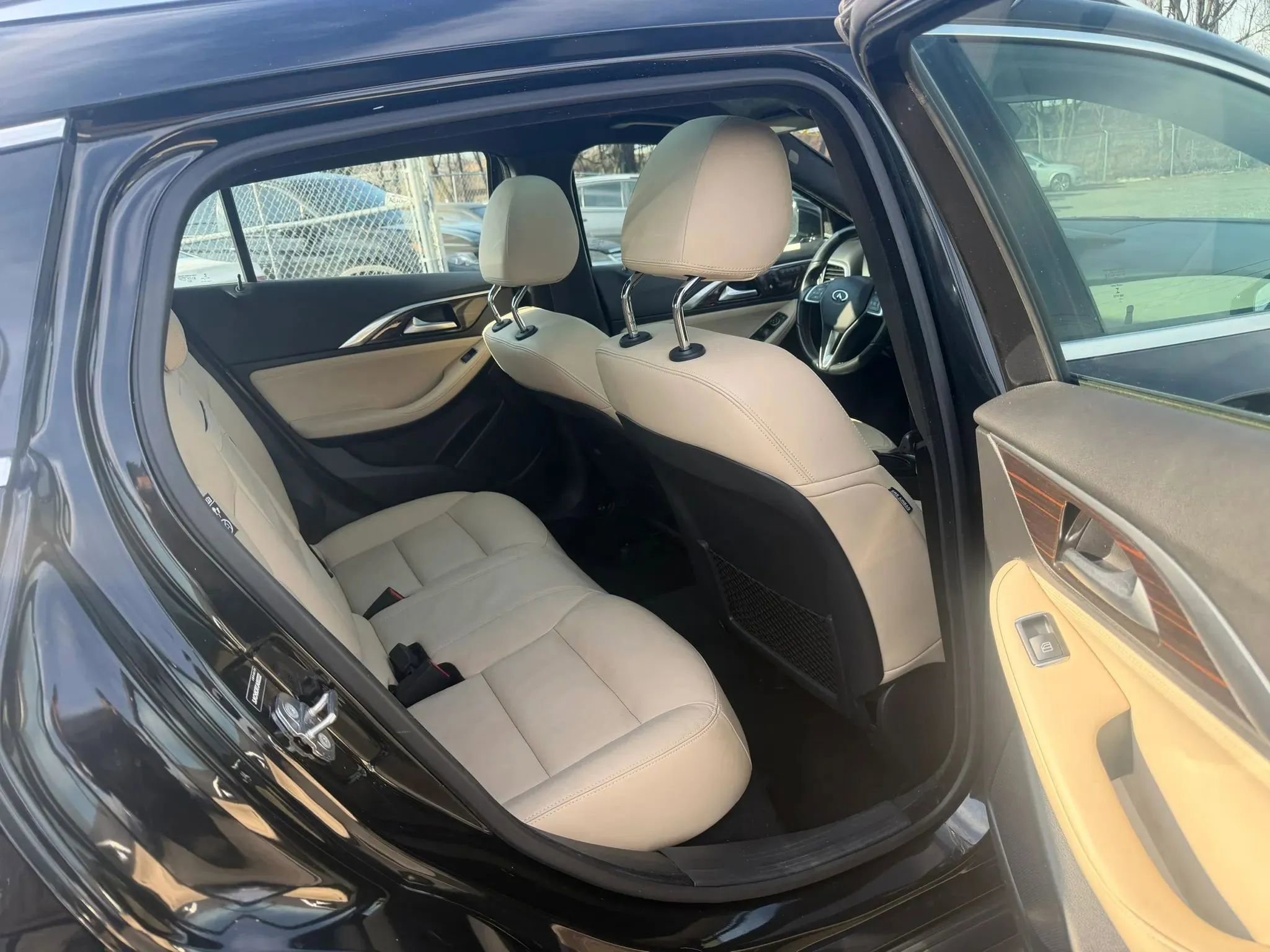 Used 2018 INFINITI QX30 AWD w/ Dark Wood Package image 18