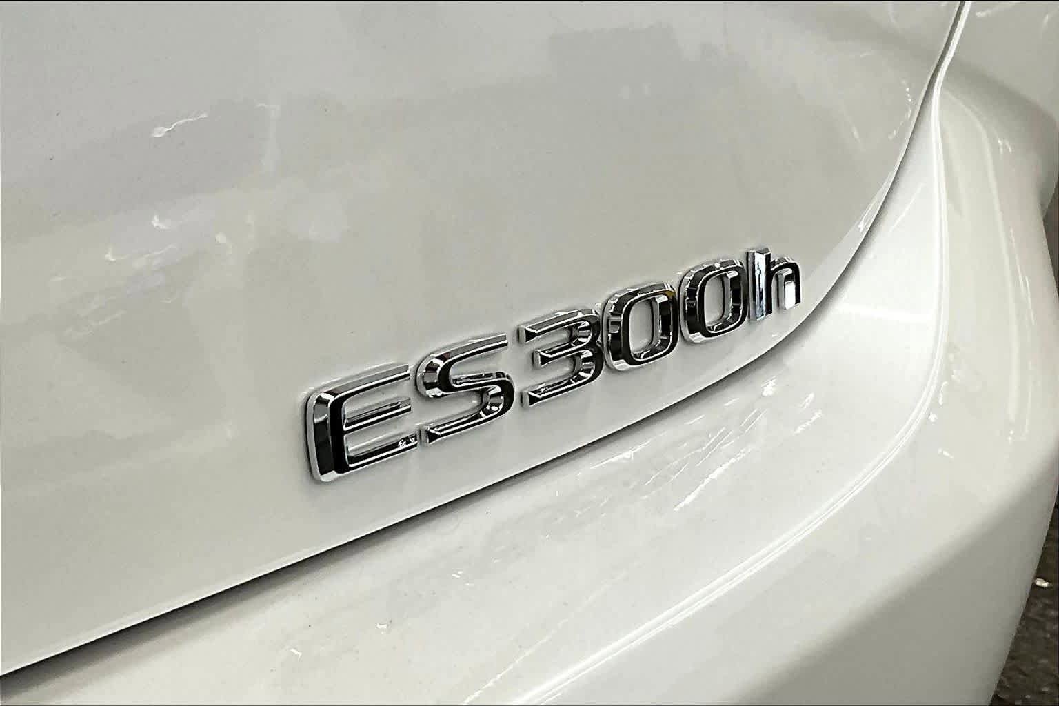 Used 2025 Lexus ES 300h w/ Premium Package FWD image 10